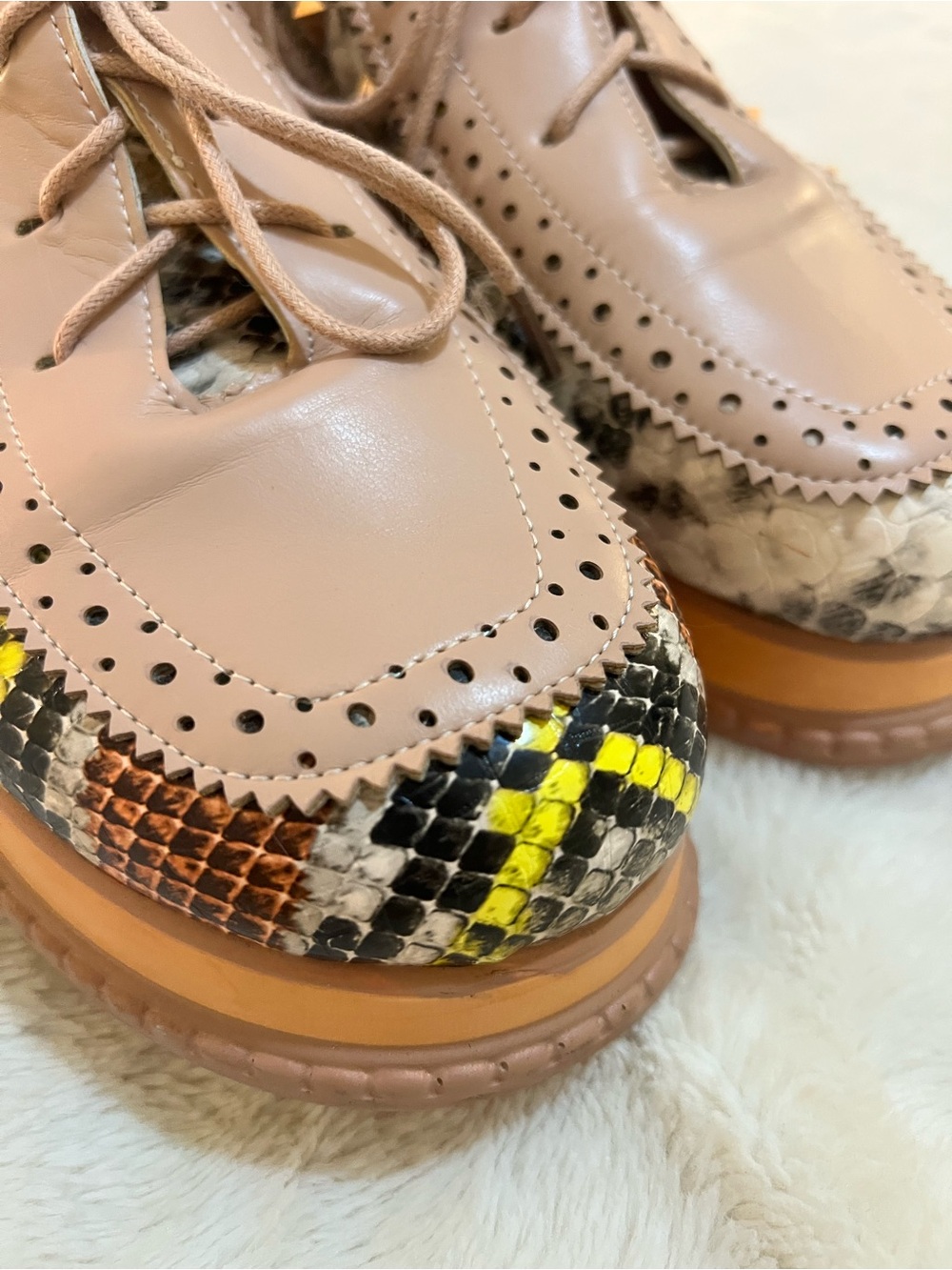 Funky Vintage-style British Snakeskin Print Oxfords